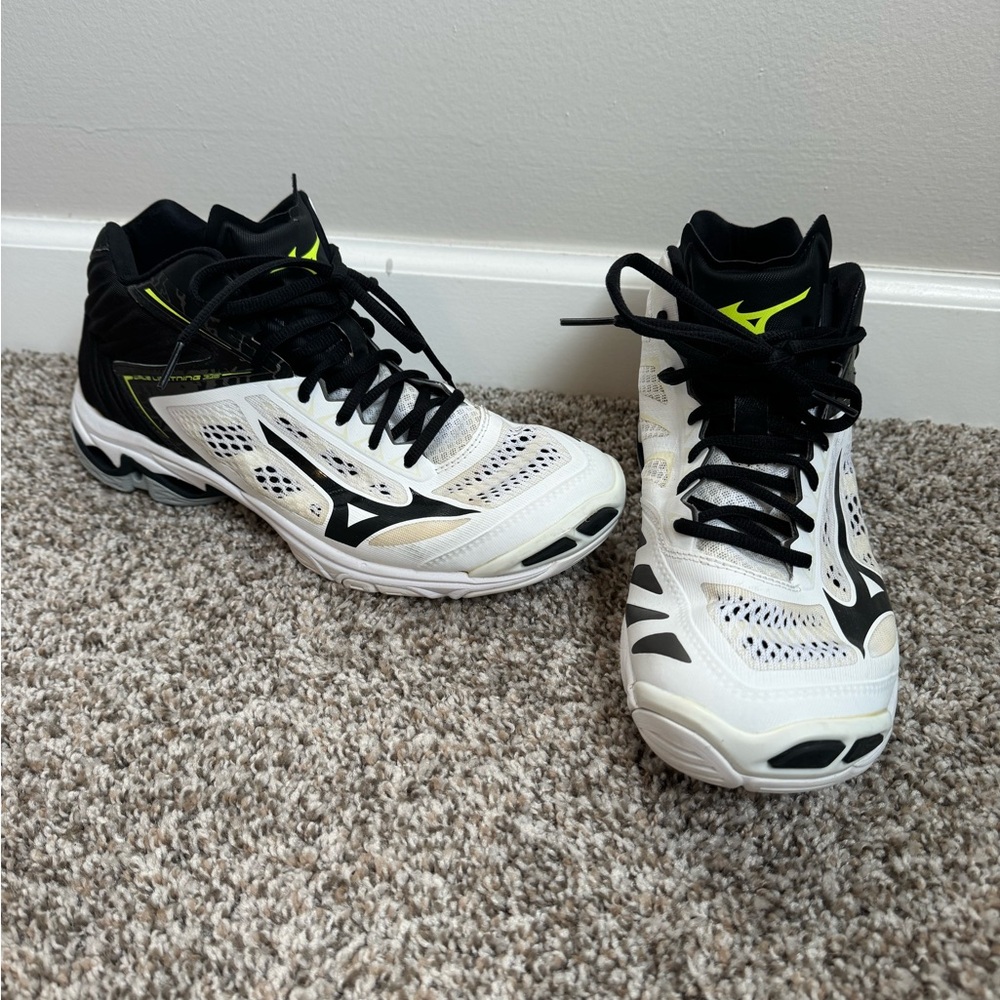 Men’s Mizuno Volleyball Court Hightop Shoes